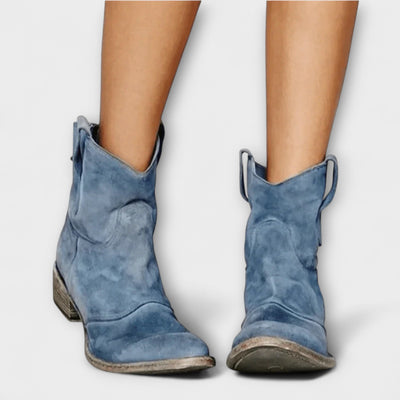 Marla | Suede boots in Savannah style