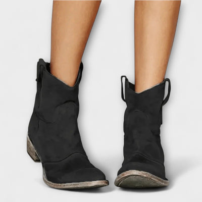 Marla | Suede boots in Savannah style
